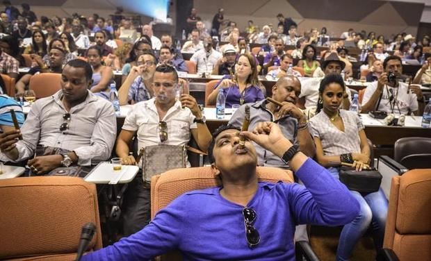 A man smokes a cigar during the contest for the longest ash, during the XVI Havana Cigar Festival, in the Cuban capital on February 27, 2014 (AFP) A man smokes a cigar during the contest for the longest ash, during the XVI Havana Cigar Festival, in the Cuban capital on February 27, 2014 (AFP)